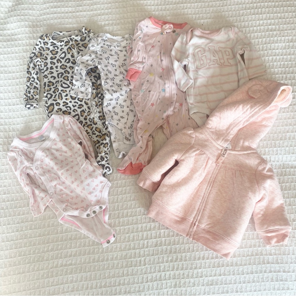 Baby girl 0-3M clothing bundle Carters Gerber Gap Angel Dear